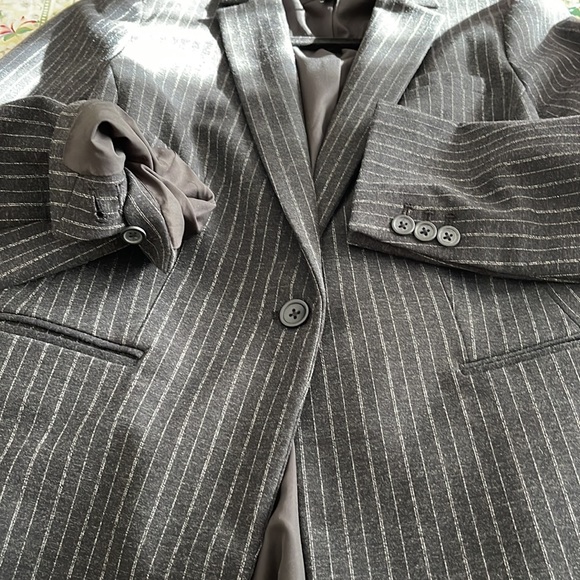 Banana Republic gray pinstriped blazer - Picture 8 of 10